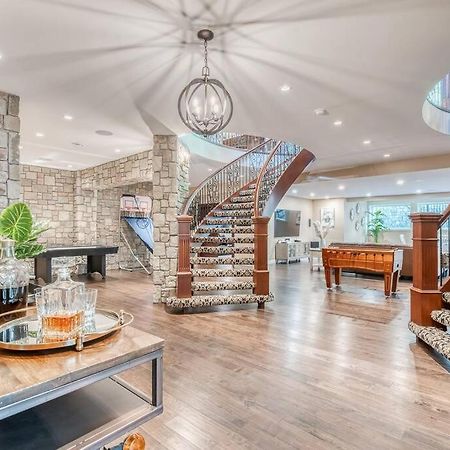 French Chateau W/Swim Spa & Theatre: 11,700 Sqft YYC Eksteriør billede