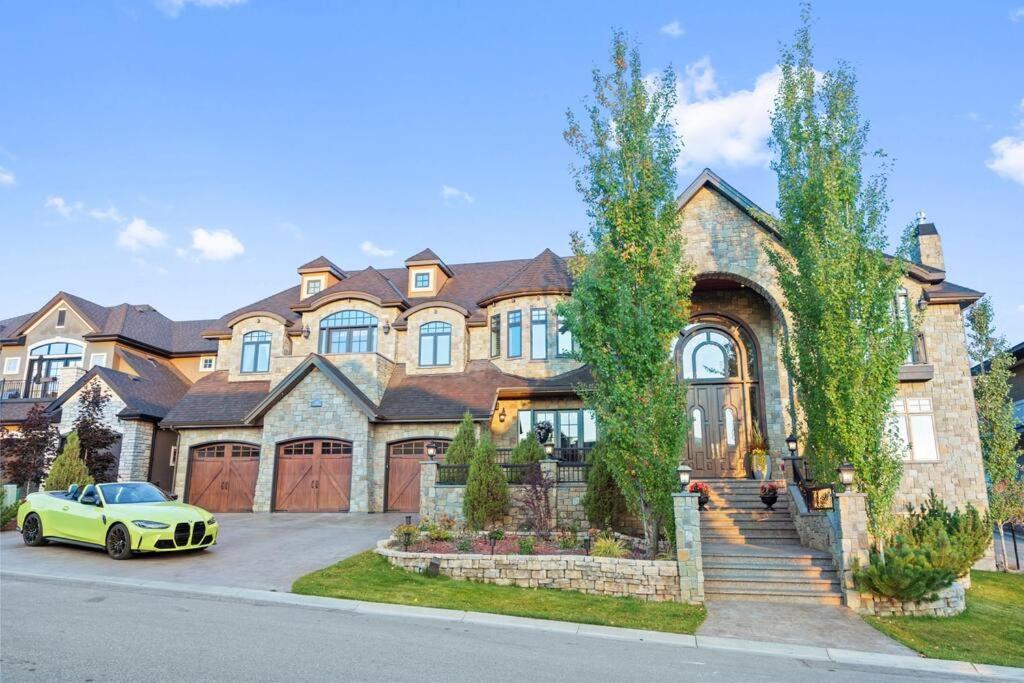 French Chateau W/Swim Spa & Theatre: 11,700 Sqft YYC Eksteriør billede
