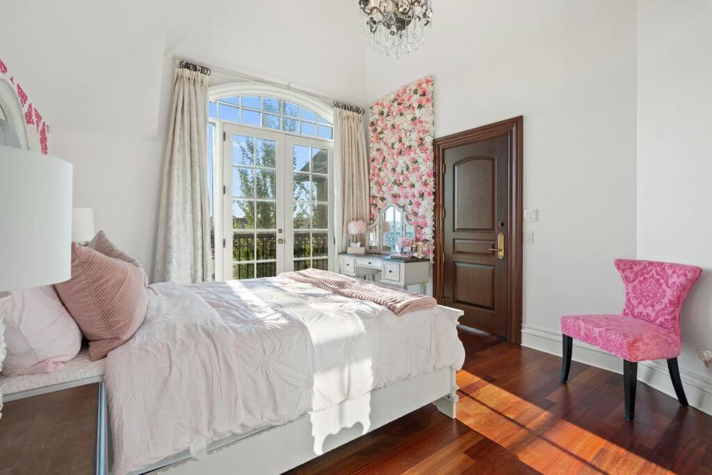 French Chateau W/Swim Spa & Theatre: 11,700 Sqft YYC Eksteriør billede