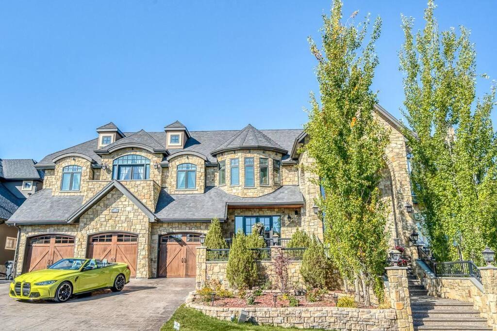 French Chateau W/Swim Spa & Theatre: 11,700 Sqft YYC Eksteriør billede