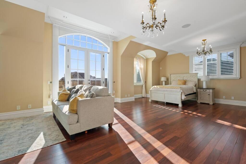 French Chateau W/Swim Spa & Theatre: 11,700 Sqft YYC Eksteriør billede