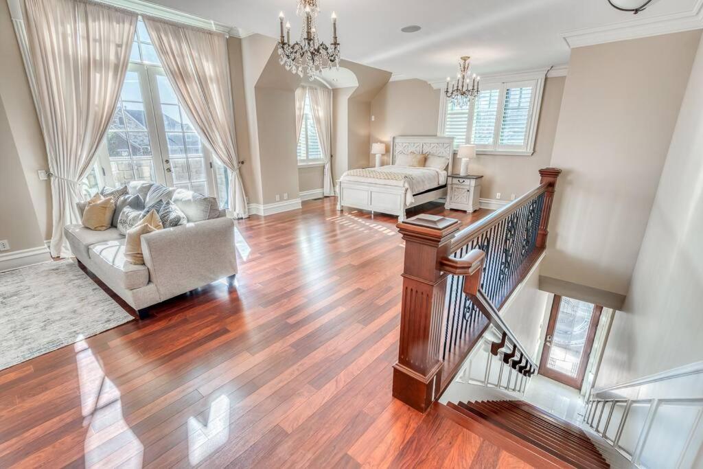 French Chateau W/Swim Spa & Theatre: 11,700 Sqft YYC Eksteriør billede