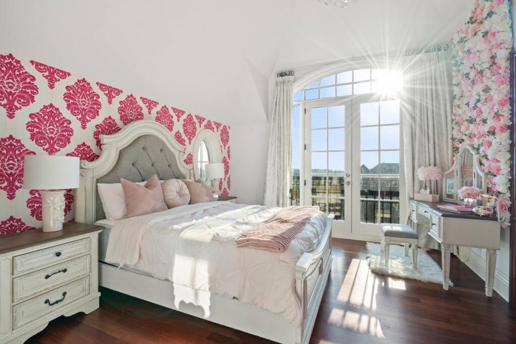 French Chateau W/Swim Spa & Theatre: 11,700 Sqft YYC Eksteriør billede