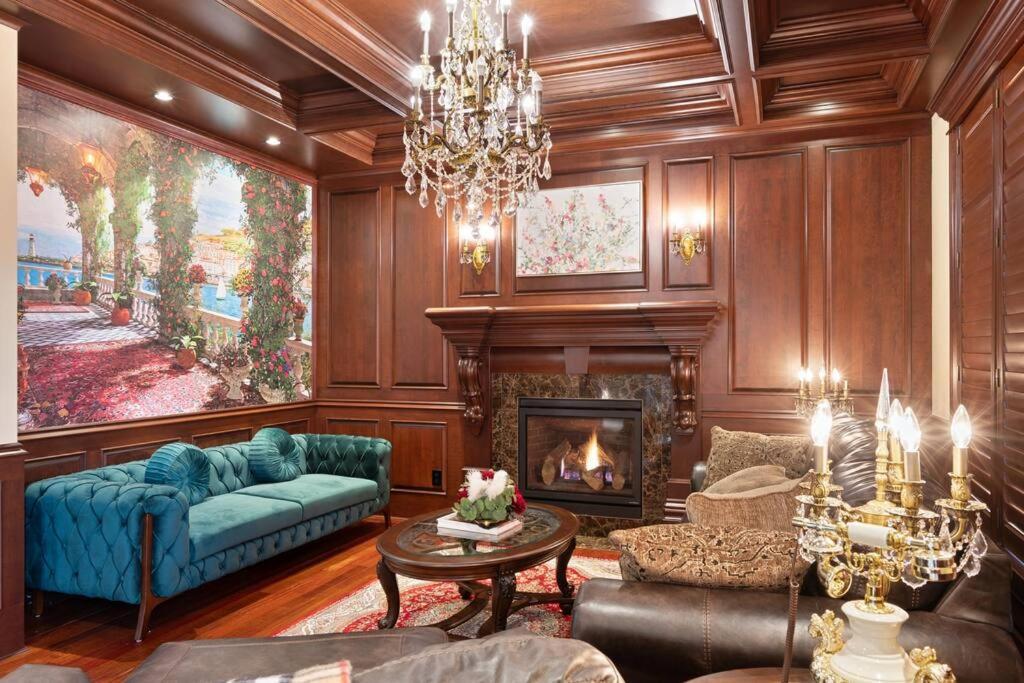 French Chateau W/Swim Spa & Theatre: 11,700 Sqft YYC Eksteriør billede