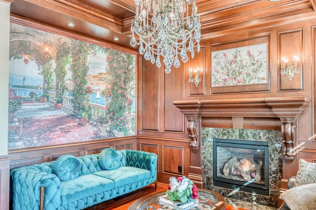French Chateau W/Swim Spa & Theatre: 11,700 Sqft YYC Eksteriør billede